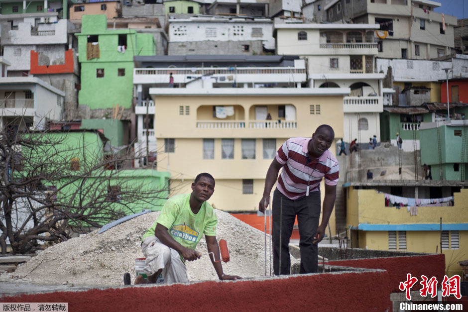 Haïti : le plus grand ghetto repeint aux couleurs de l'arc-en-ciel (3)