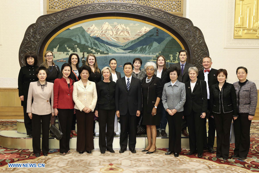 Le vice-président chinois rencontre une délégation du Forum international des femmes (2)