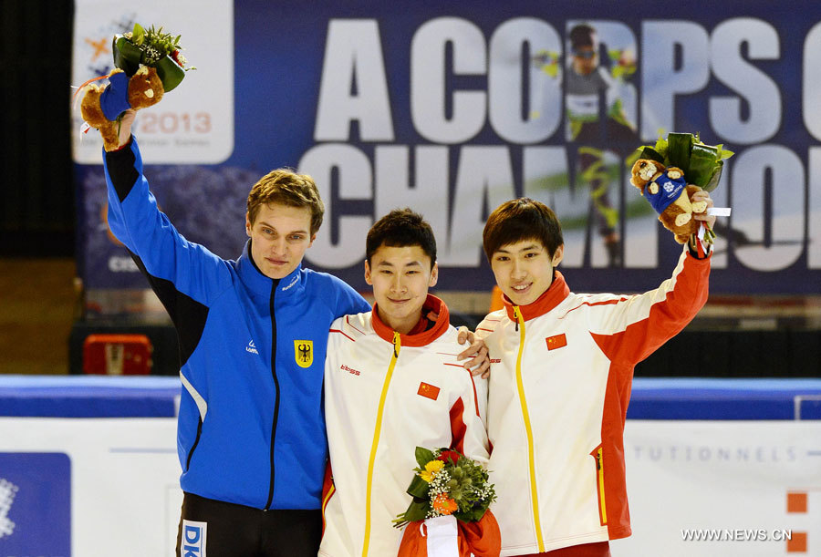 Le Chinois Niexin (centre), l'Allemand Christoph Schubert (gauche), le Chinois Song Weilong (droite) sur le podium, à Annecy le 28 mars 2013.