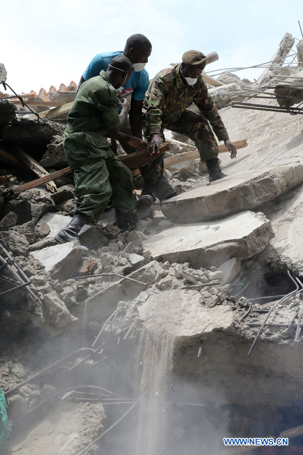 Au moins trois morts dans l'effondrement d'un bâtiment en Tanzanie (2)