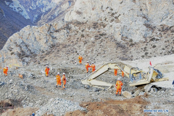 83 personnes ensevelies suite à un glissement de terrain dans une zone minière au Tibet