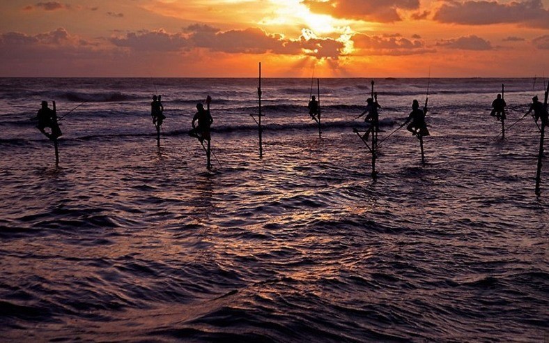 «La pêche sur pilotis au coucher du soleil ». Photo Huang Dou