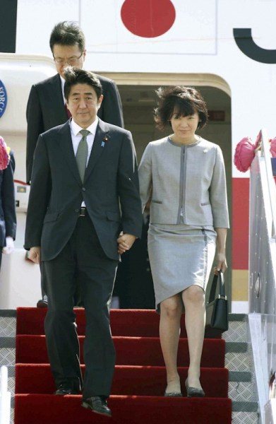 Shinzo Abe, Premier ministre japonais et son épouse Akie Abe