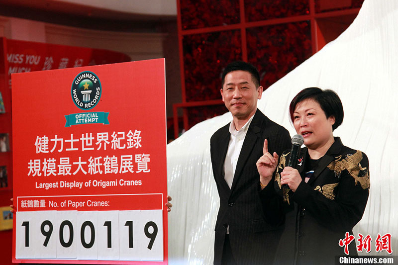 Le 30 mars, Daffy Tong Hok-Tak et Chen Shufen, l'agent de Leslie Cheung de l'époque, ont assisté à la cérémonie d'ouverture de l'exposition