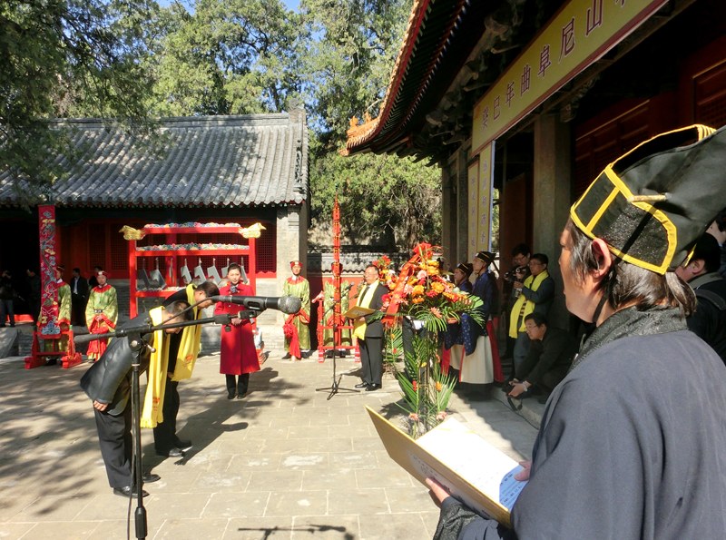 la cérémonie d'hommage à Confucius sur la Colline Nishan