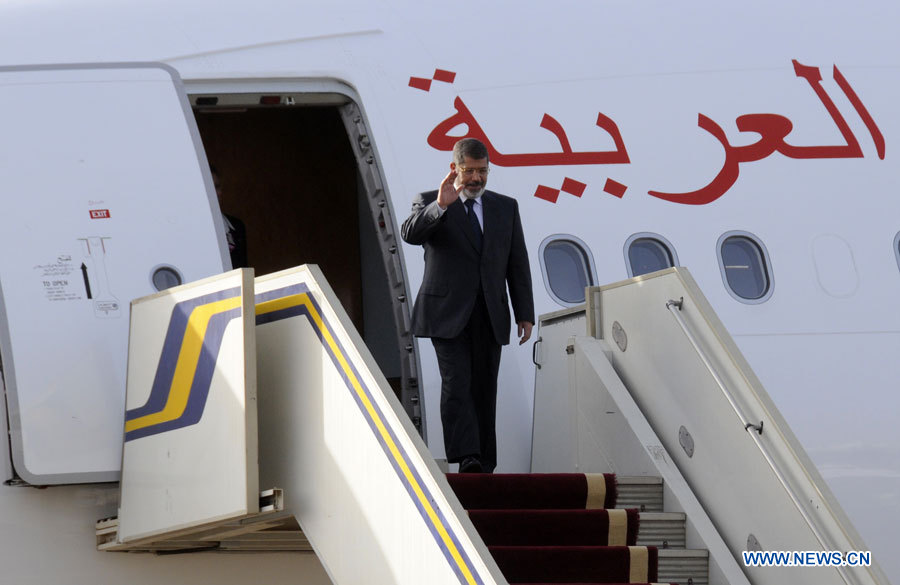 Le président égyptien arrive à Khartoum pour sa première visite depuis sa prise de fonctions 