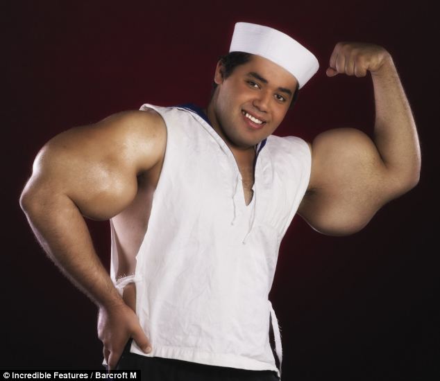 Avec des biceps de 79cm, voici le nouveau Popeye ! (10)