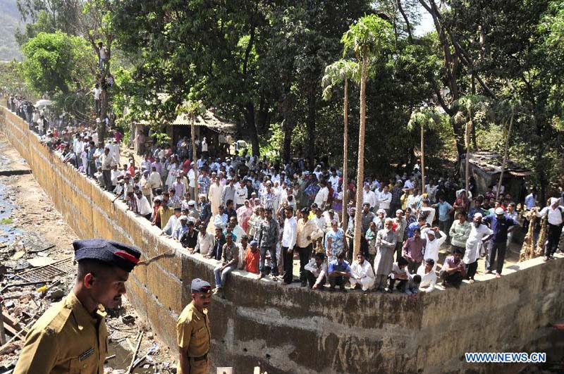 Effondrement d'un immeuble près de Bombay : 71 morts (nouveau bilan)  (2)