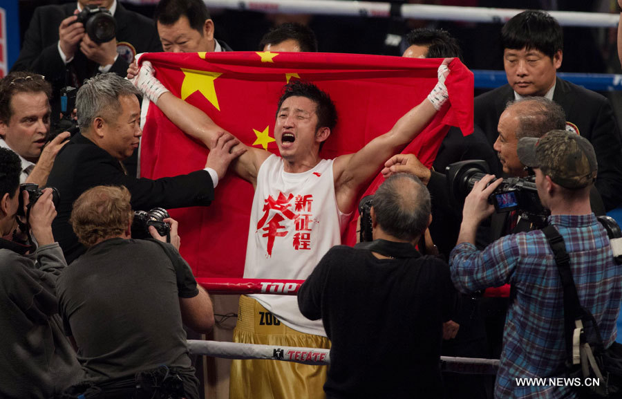 Boxe: Zou Shiming gagne son premier match chez les pros (5)
