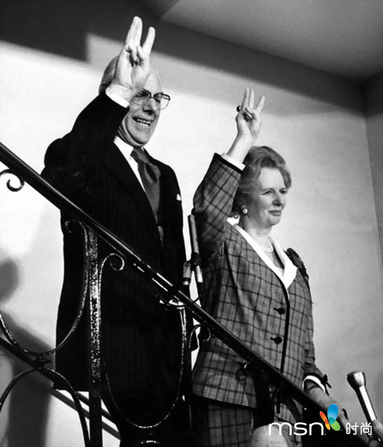 En 1987, Mme Margaret Thatcher et son mari Denis Thatcher fêtent sa troisième victoire dans les élections.