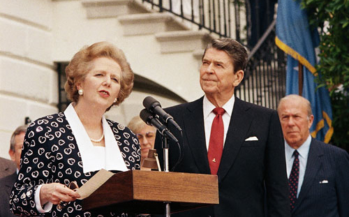 La Première ministre britannique Margaret Thatcher fait une déclaration dans la Maison blanche aux Etats-Unis, le 18 juillet 1987. 