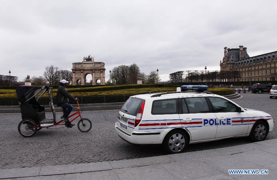 Le Louvre a réouvert ses portes avec des renforts policiers  (4)