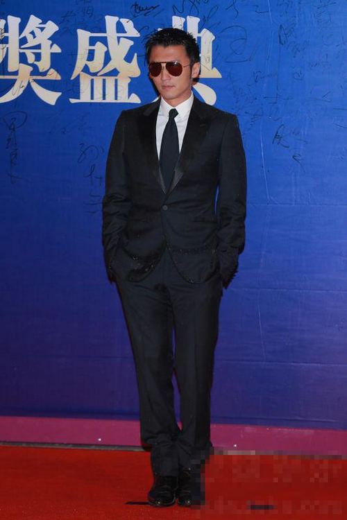 Défilé de stars sur le tapis rouge du Huading Award 2013 (9)