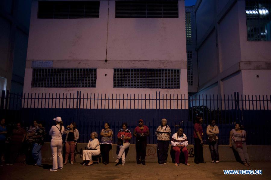 Venezuela/présidentielle : fermeture des bureaux de vote (13)