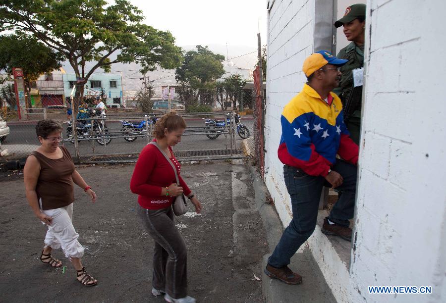 Venezuela/présidentielle : fermeture des bureaux de vote (19)