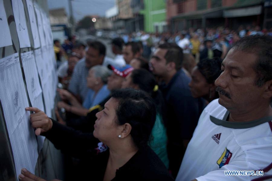Venezuela/présidentielle : fermeture des bureaux de vote (3)