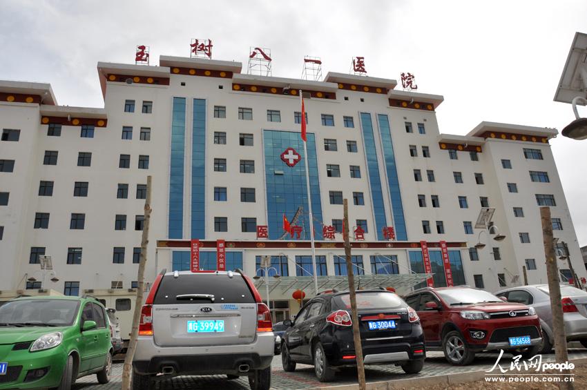 Un cliché pris le 13 avril 2013 montrant le nouvel hôpital du district Yushu. (Photo : Liu Juntao et Zhang Hong)