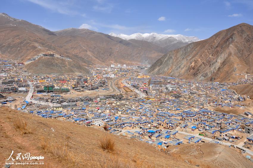 Le 13 avril 2013, le bourg de Yushu en pleine reconstruction. (Photo : Liu Juntao et Zhang Hong)