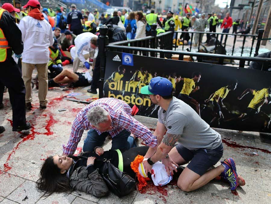 Deux explosions au marathon de Boston : au moins deux morts et de nombreux blessés (7)