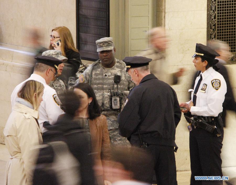 La police de New York renforce sa présence dans le sillage des explosions à Boston