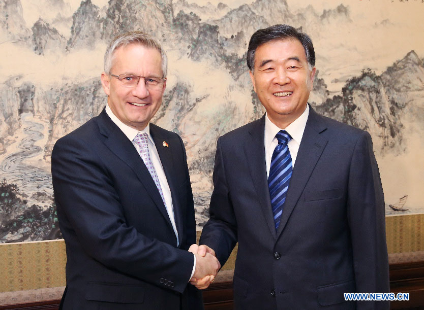 Le vice-Premier ministre chinois Wang Yang a rencontré mardi le ministre canadien du Commerce international Ed Fast.