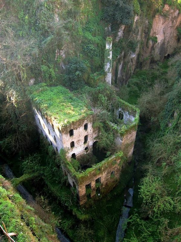 Un moulin abandonné depuis 1866 à Sorrente, Italie