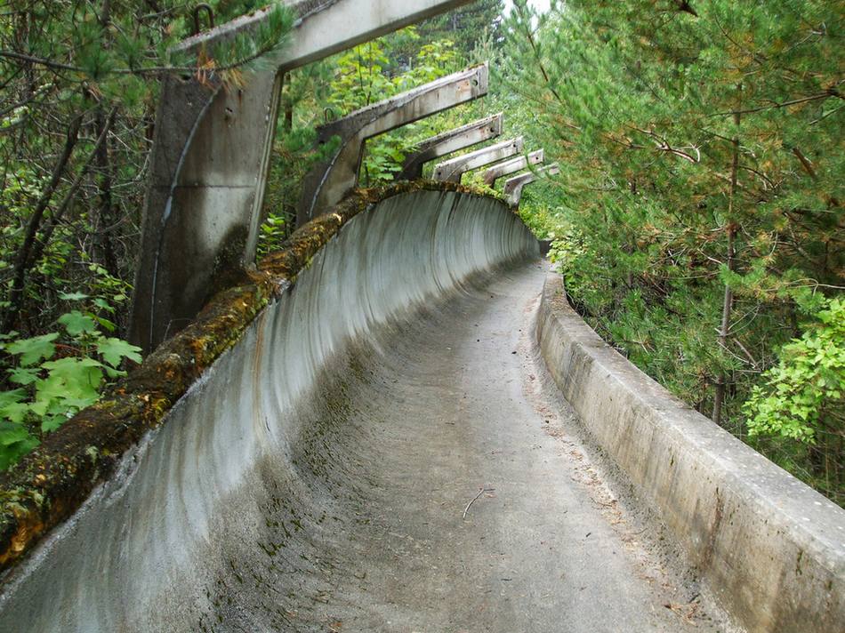 Une piste de bobsleigh des JO d'hiver de 1984 à Sarajevo