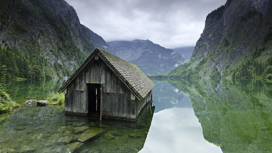 Une cabane sur un lac, en Allemagne