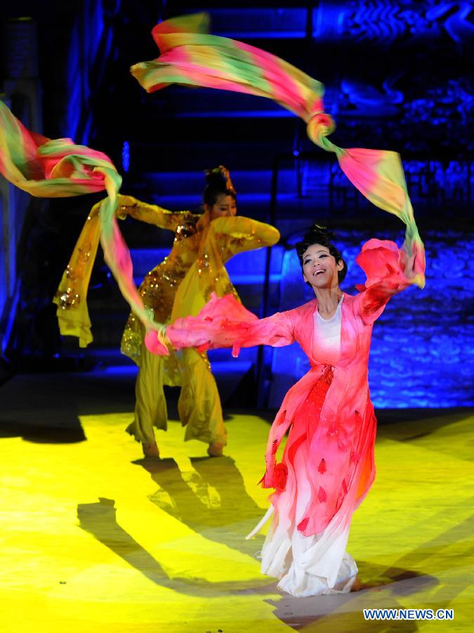 Des danseuses lors de la cérémonie d'ouverture du 3e Festival international du film de Beijing. 