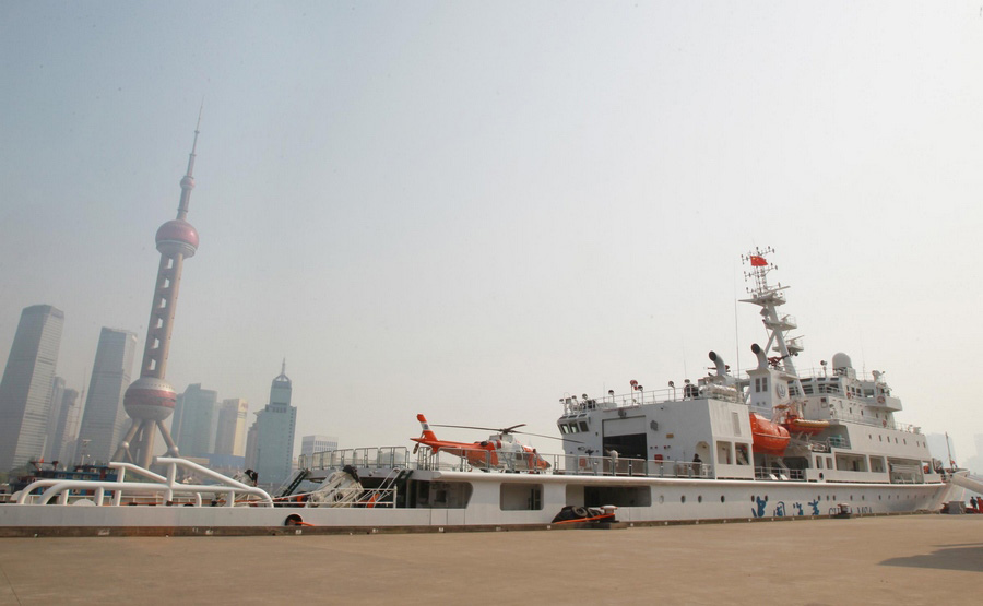 Le patrouilleur Haixun 01, amarré dans un port de Shanghai le 15 avril 2013.