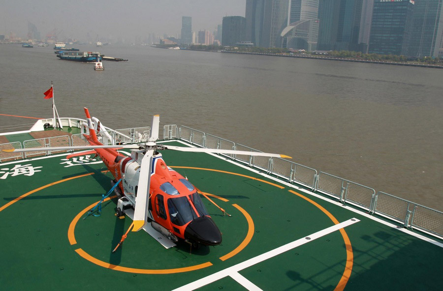 Un hélicoptère sur le patrouilleur Haixun 01 à Shanghai le 15 avril 2013.