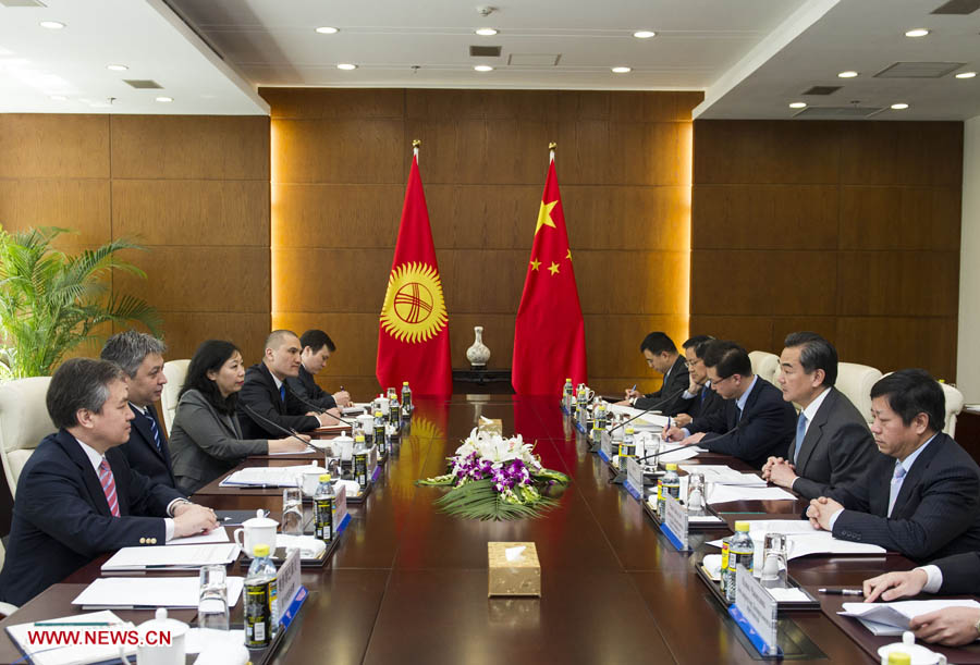 Le ministre chinois des Affaires étrangères s'entretient avec son homologue kirghiz (2)