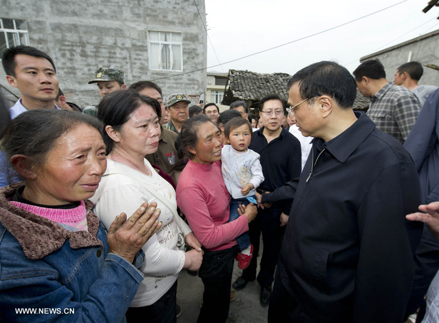 Li Keqiang dirige les opérations de secours dans la région de l'épicentre (6)