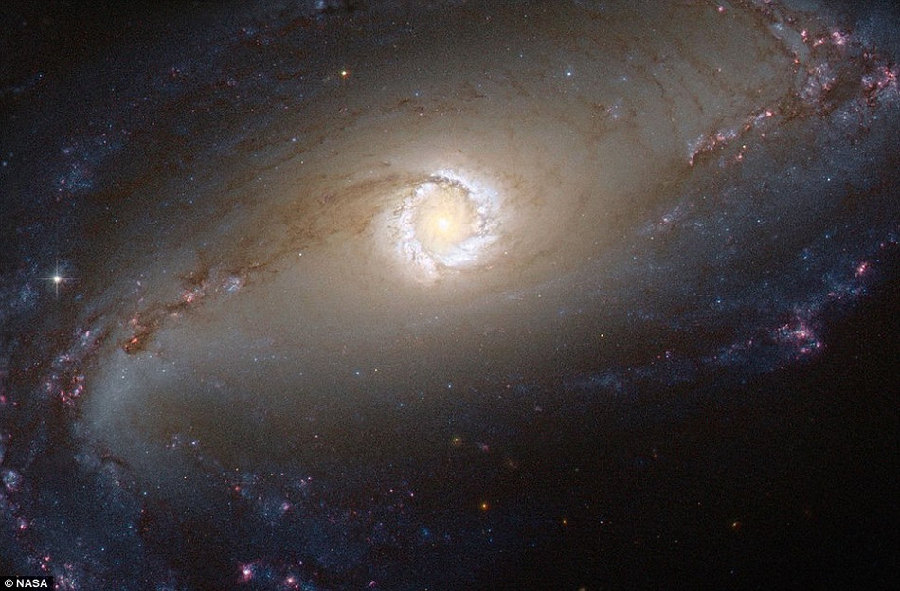 Photos de galaxies réalisées par le télescope Hubble (10)