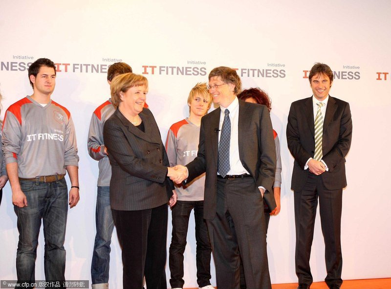 Le 23 janvier 2013, poignée de mains entre Angela Merkel, la chancellière fédérale allemande et Bill Gates