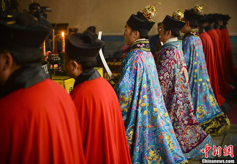 Des associations de bouddhistes et de taoïstes prient pour les victimes du séisme
