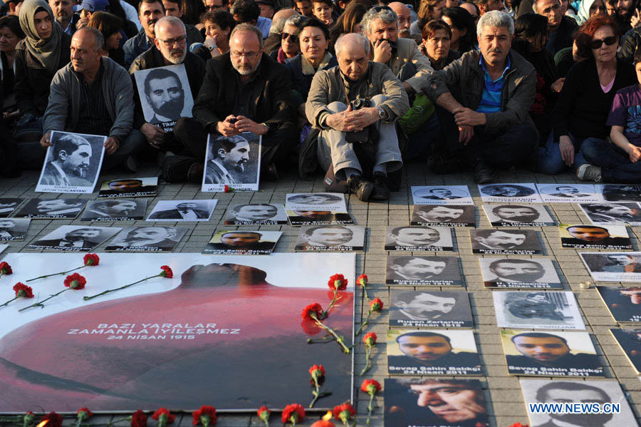 Photos : 98e anniversaire du massacre d'Arméniens 