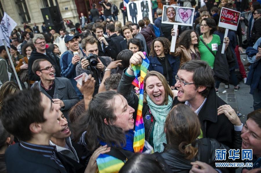 France : la loi sur le mariage homosexuel adoptée (3)