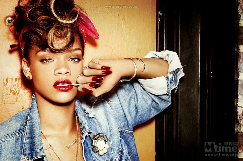 N°2 Rihanna, la chanteuse barbadienne occupe la 4e position dans le classement de Forbes. 