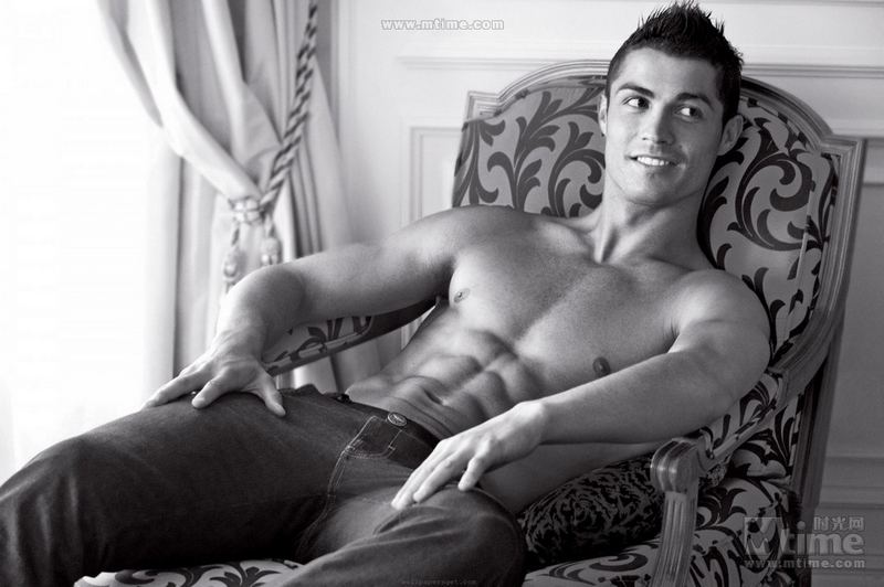 N°22 Cristiona Ronaldo, le footballeur portugais, en 44e position sur la liste de Forbes. 