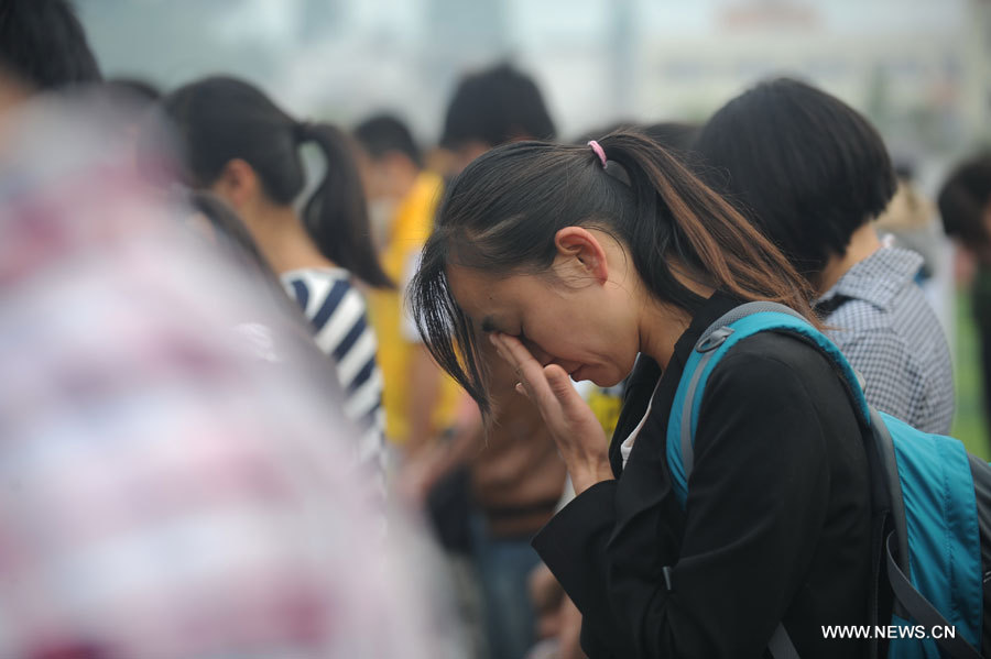 Séisme de Lushan : Deuil en hommage aux victimes du séisme (7)