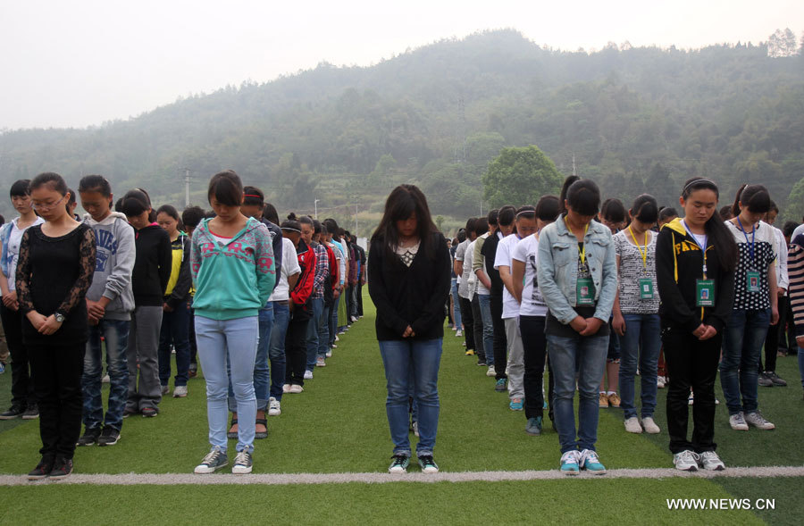 Séisme de Lushan : Deuil en hommage aux victimes du séisme (5)