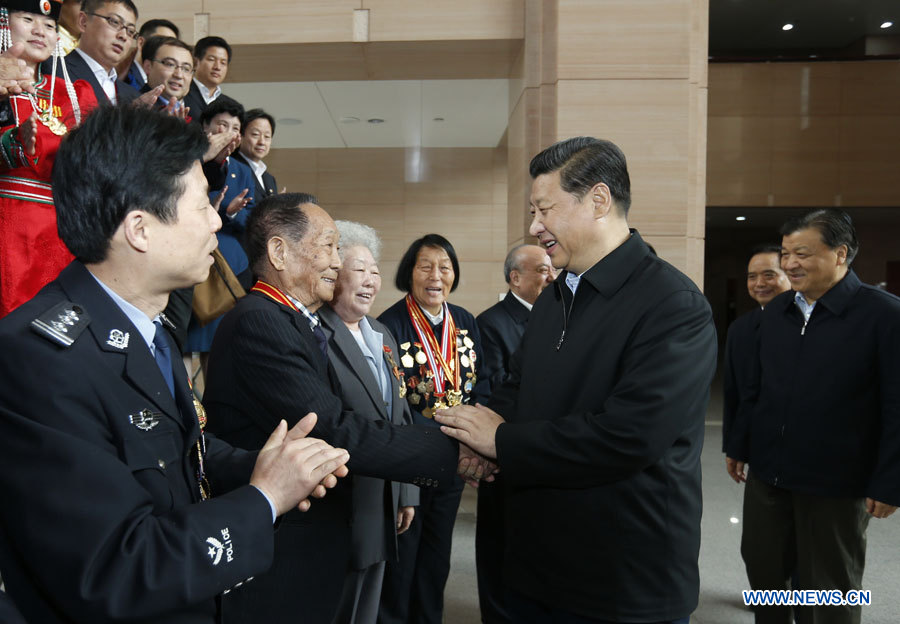 Le président chinois salue les travailleurs à la veille de la Fête du Travail (2)