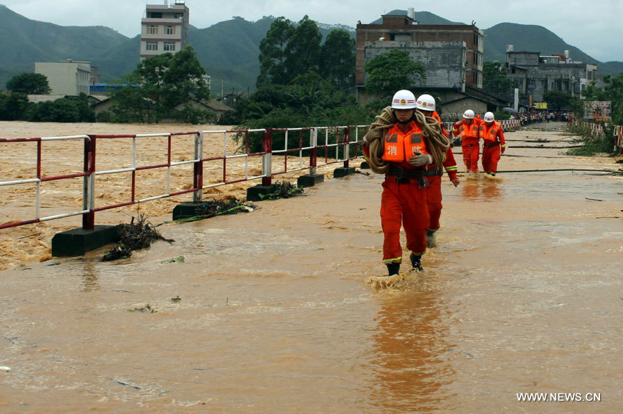 Chine: de fortes chutes de pluie tuent six personnes au Guangxi  (2)