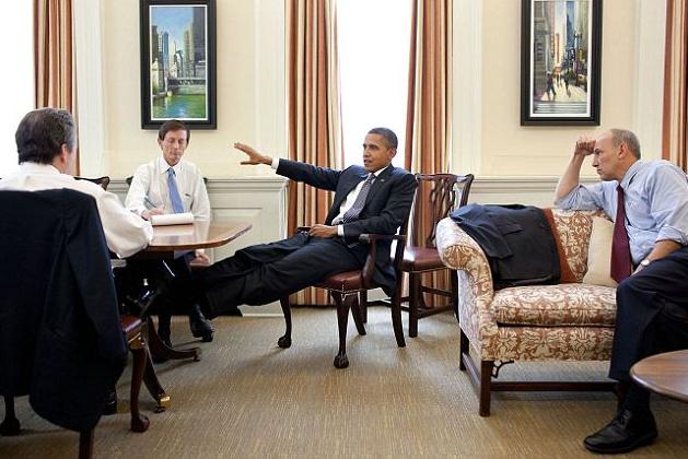 Barack Obama aime mettre les pieds sur la table… (12)