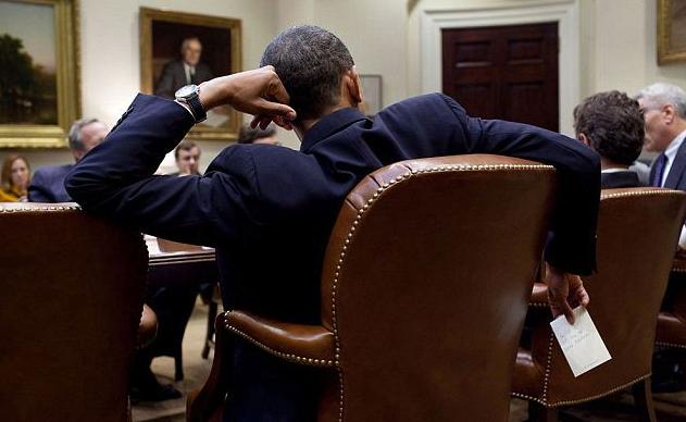 Barack Obama aime mettre les pieds sur la table… (4)