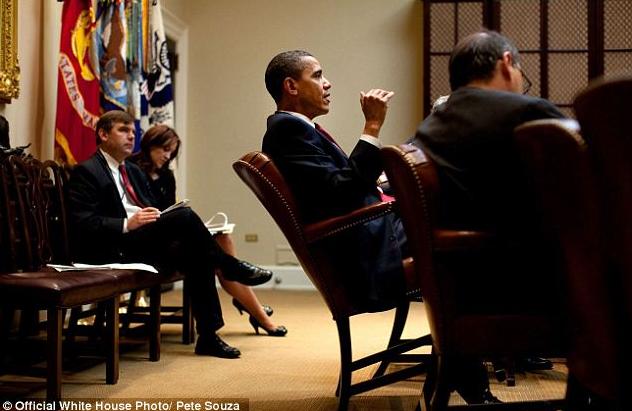 Barack Obama aime mettre les pieds sur la table… (9)