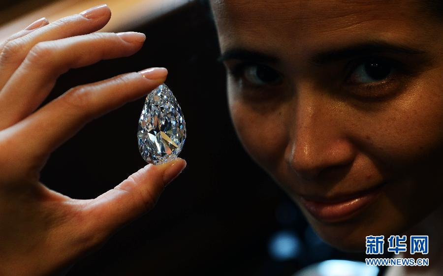 Un diamant de plus de 100 carats va être mis aux enchères en Suisse (3)