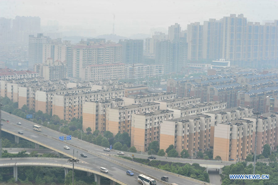 Chine: la ville de Changsha enveloppée par le brouillard (3)
