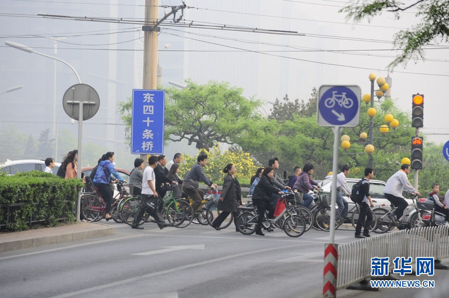 Beijing renforce les sanctions contre le non respect des feux rouges  (4)